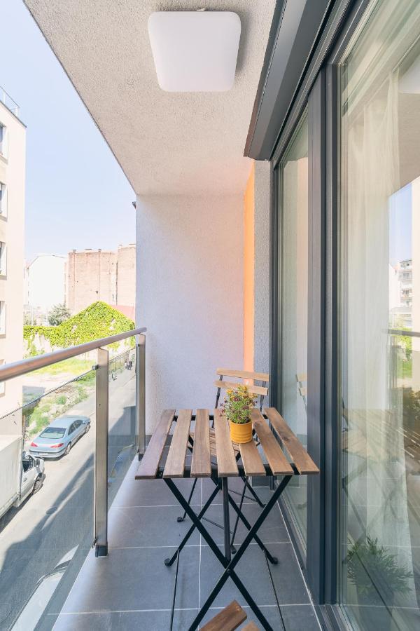Corvin Apartment With Balcony And Ac Budapest Exterior foto