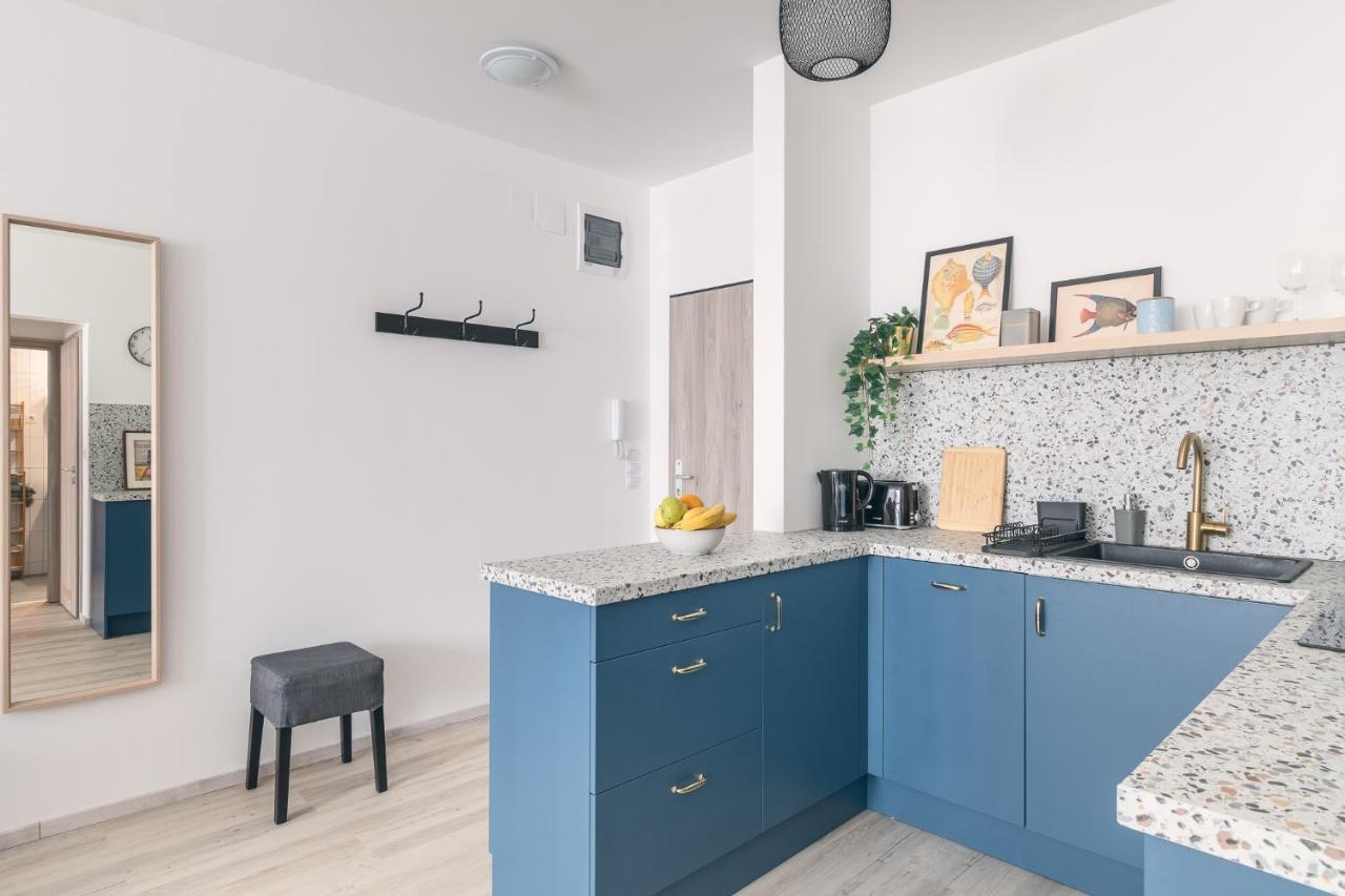 Corvin Apartment With Balcony And Ac Budapest Exterior foto
