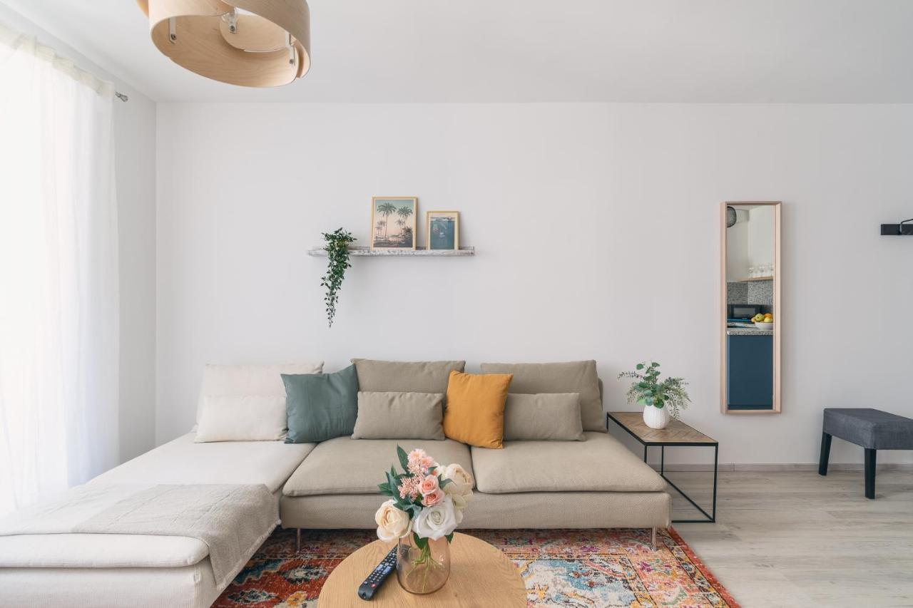 Corvin Apartment With Balcony And Ac Budapest Exterior foto